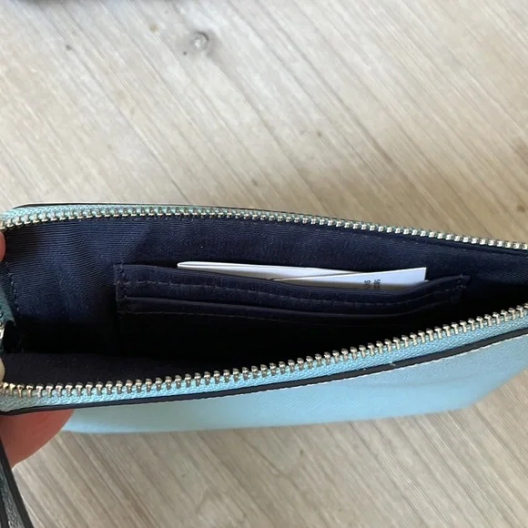 NWT Coach Leather Corner Zip Waterfall Wristlet - Picture 4 of 5